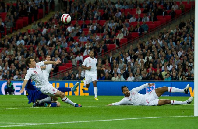 England’s Leighton Baines (3) tackles Ukraine’s Roman Zozulya in London on Tuesday.   AP-Yonhap News