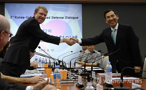 Senior military officials of U.S. and S. Korea coordinate the cyber warfare drill agenda at the defense ministerial meeting (Yonhap News)