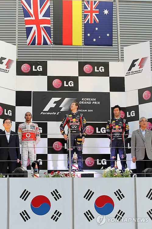 Award ceremony at the 2011 F1 Korean Gran Prix <Yonhap News)