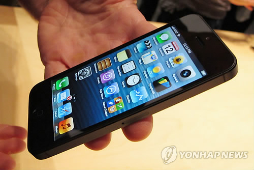 Apple's new smartphone iPhone 5, unviled on Sept. 12. (Yonhap News)