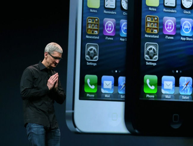 쿡 팀(티머시 쿡/Timothy D. Cook./기업인/애플 최고경영자)
Apple CEO Tim Cook speaks during an Apple special event at the Yerba Buena Center for the Arts in San Francisco, California, Thursday.    AFP-Yonhap News