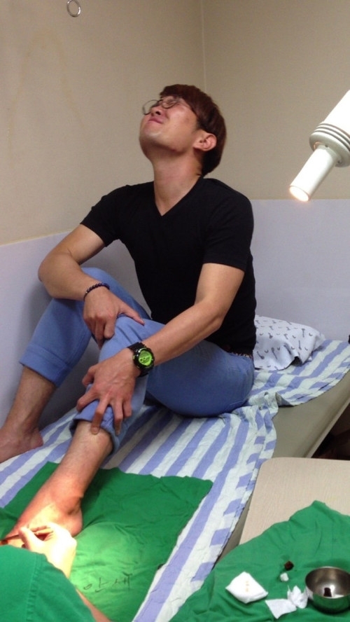 윤형빈(개그맨)
윤형빈, 한밤 중 응급실행…‘철인 3종 경기 완주하고싶어!’