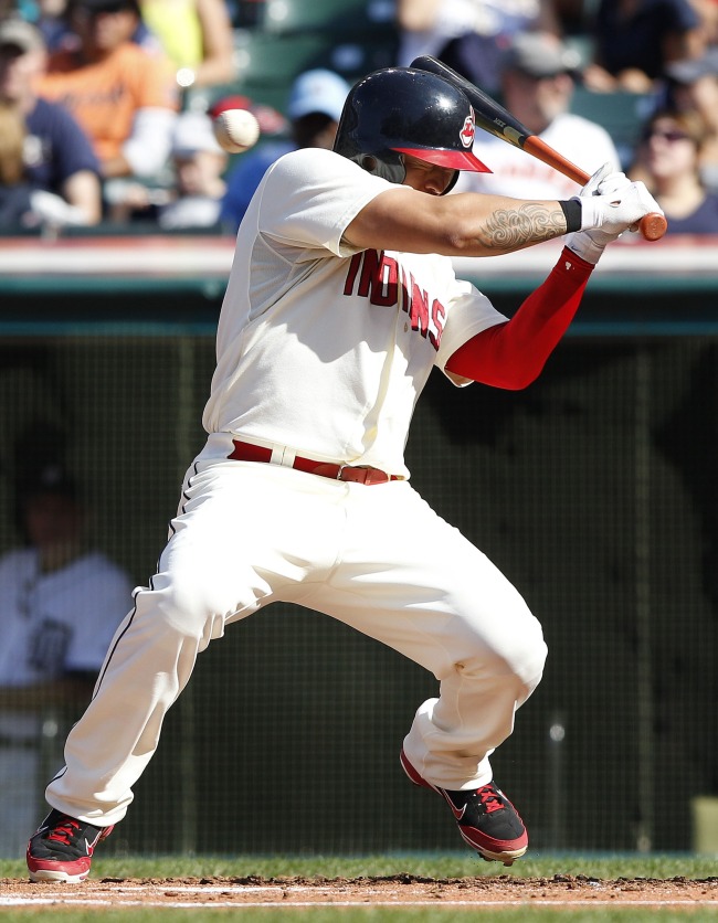 추신수(야구선수/클리블랜드 인디언스/외야수)
Cleveland Indians right fielder Choo Shin-soo is brushed back by a pitch in the second inning on Sunday. The Korean went 1 for 5 with two RBIs.
AFP-Yonhap News