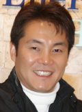 금중필(기업인/케이유에너지홀딩스 회장)
글로벌 자원개발에 나선 한 국내기업이 일본 유수의 증권사로부터 1400억원의 자금을 조달받아 우즈베키스탄 최대 텅스텐 보고(寶庫)인 잉기치키(Ingichke)광산에 대한 개발 사업을 본격화해 화제다. 케이유에너지홀딩스(회장 금중필ㆍ사진)다.