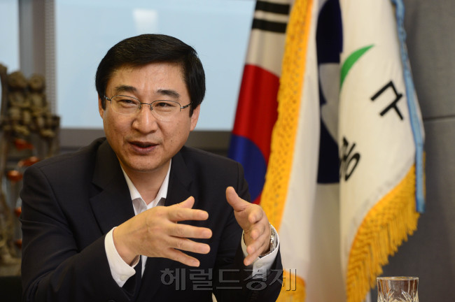 이동진 도봉구청장. 박해묵 기자/mook@heraldcorp.com
이동진 도봉구청장. 박해묵 기자/mook@heraldcorp.com
이동진 도봉구청장. 박해묵 기자/mook@heraldcorp.com
이동진 도봉구청장. 박해묵 기자/mook@heraldcorp.com
이동진 도봉구청장. 박해묵 기자/mook@heraldcorp.com
