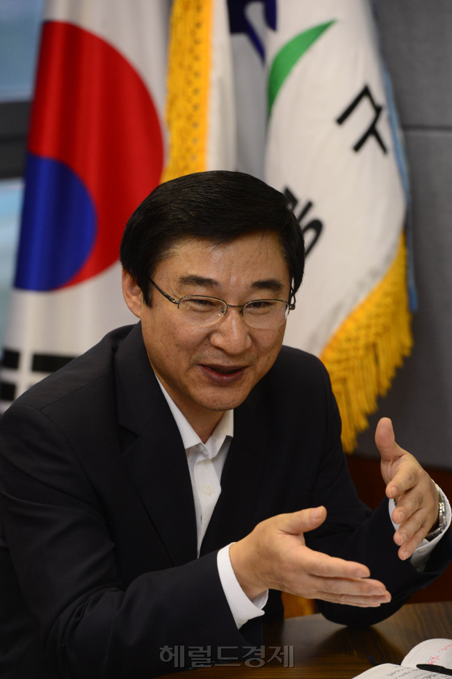 이동진 도봉구청장. 박해묵 기자/mook@heraldcorp.com
이동진 도봉구청장. 박해묵 기자/mook@heraldcorp.com
이동진 도봉구청장. 박해묵 기자/mook@heraldcorp.com
이동진 도봉구청장. 박해묵 기자/mook@heraldcorp.com
이동진 도봉구청장. 박해묵 기자/mook@heraldcorp.com