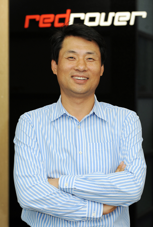 하회진(기업인/레드로버 대표)
국내 중소기업이 제2의 디즈니, 픽사를 꿈꾸며 할리우드의 문을 두드리고 있다. 3D 콘텐츠 전문업체 레드로버는 현재 3D 및 4D 애니메이션 ‘넛잡’의 글로벌 상영을 앞두고 할리우드 메이저 배급사와 협의를 진행 중이다