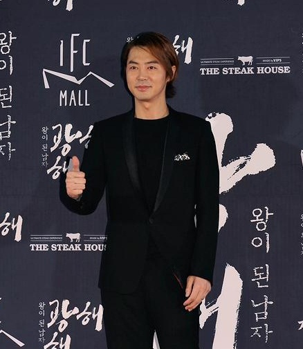 전진(박충재/가수/신화)
열애’ 전진 측 “교제 인정..다만 조심스러울 뿐”