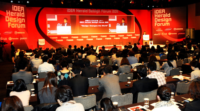 Attendees listen to one of the speakers at last year’s Herald Design Forum held in downtown Seoul last October.   Korea Herald file photo
