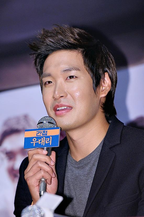 정겨운(배우)
간첩’ 정겨운 “시사회서 무대 인사하고 싶었다” 스크린 데뷔 소감