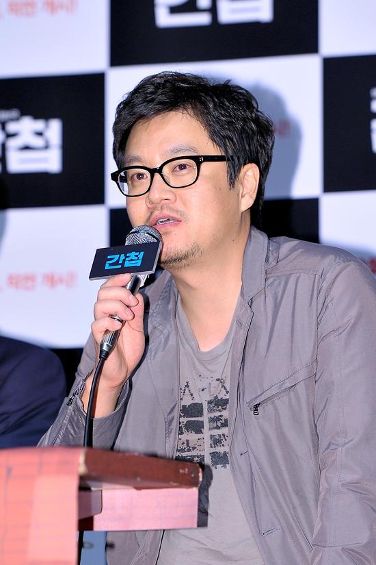 우민호(영화감독)
'간첩’ 우민호 감독 “‘간첩’ 보단 ‘서민’들의 이야기 하고 싶었다”