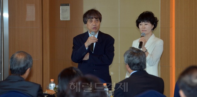 R-imagine 헤럴디자인포럼 2012 안도 다다오와 건설사와 만남<br />김명섭 기자 msiron@
R-imagine 헤럴디자인포럼 2012 안도 다다오와 건설사와 만남
김명섭 기자 msiron@
