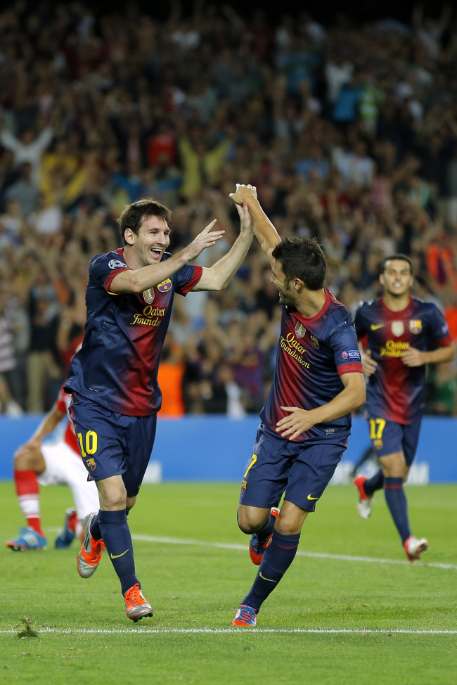 리오넬 메시(좌/Lionel Messi/축구선수/FC바르셀로나/FW)
<YONHAP PHOTO-0198> Barcelona's Lionel Messi from Argentina, left, celebrates with teammate David Villa after scoring during a Champions League Group G soccer match against Spartak Moscow at the Camp Nou Stadium, in Barcelona, Wednesday, Sept. 19, 2012. (AP Photo/Daniel Ochoa De Olza)/2012-09-20 06:17:15/ <저작권자 ⓒ 1980-2012 ㈜연합뉴스. 무단 전재 재배포 금지.>
Barcelona’s Lionel Messi (left) celebrates with teammate David Villa after his goal on Wednesday.   AP-Yonhap News