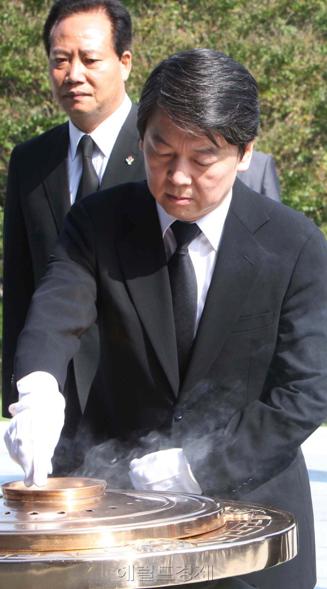 안철수 국립묘지 참배. 박현구 기자phko@heraldcorp.com
안철수 국립묘지 참배. 박현구 기자phko@heraldcorp.com