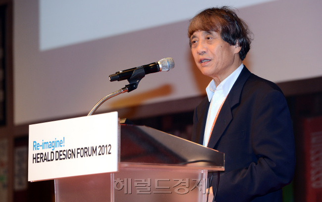 Japanese architect Tadao Ando delivers a lecture entitled “Design Containing Nature” at the Herald Design Forum at COEX Auditorium in Seoul on Thursday.   Park Hae-mook/The Korea Herald