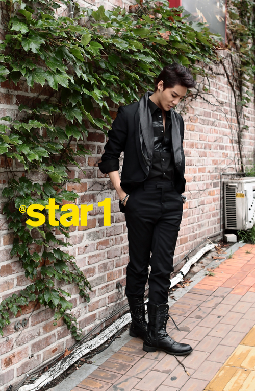 김준수(가수/JYJ/동방신기)
JYJ 김준수 “내 집은 거의 여관…친구들 비번 누르고 그냥 들어와”