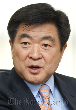 권오갑(기업인/현대오일뱅크사장)
Hyundai Oilbank CEO holds quiet funeral for mother