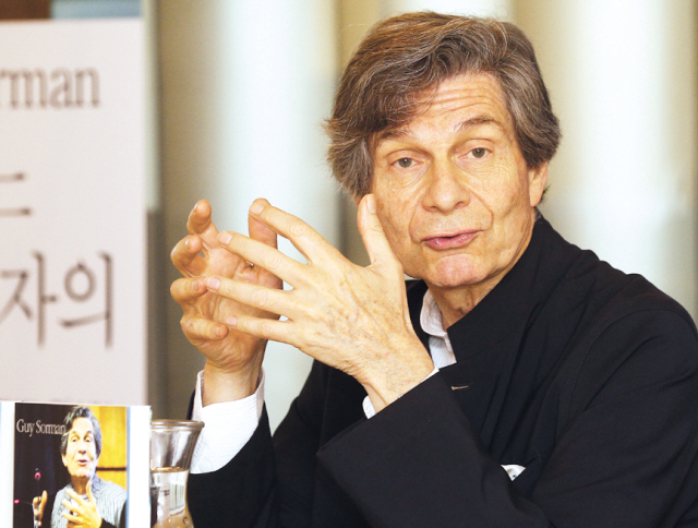 French scholar Guy Sorman speaks during a press conference in Seoul on Sept. 14. (Yonhap News)