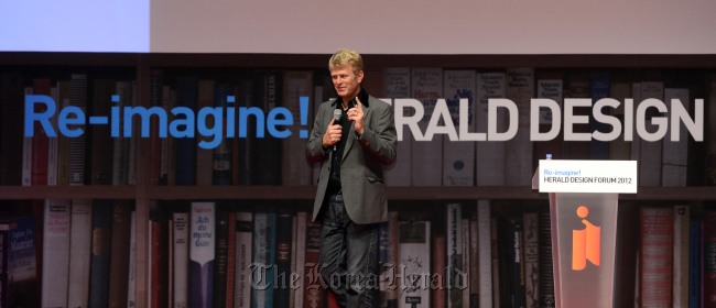 Bruce Duckworth, judge at Cannes International Advertising Festival 2012, gives a lecture on a new paradigm of creativity.   Park Hae-mook/The Korea Herald