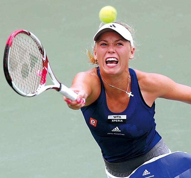 Caroline Wozniacki returns a shot against Klara Zakopalova on Friday. (Yonhap News)