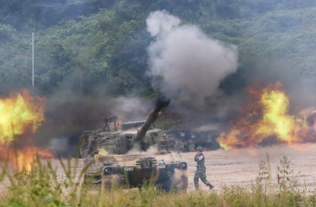 South Korean army fires artillery during a military drill on Friday. (Yonhap News)