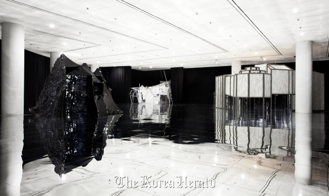 View of the Lee Bul’s solo exhibition at Artsonje Center.   Jeon Byung-cheol/Artsonje Center