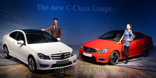 24일 오전 서울 남산 하얏트 호텔에서 벤츠 코리아가 The new C-Class Coupe를 출시하고 발표회를 갖고 있다./ 안훈기자 rosedale@ 2012.09.24
24일 오전 서울 남산 하얏트 호텔에서 벤츠 코리아가 The new C-Class Coupe를 출시하고 발표회를 갖고 있다./ 안훈기자 rosedale@ 2012.09.24