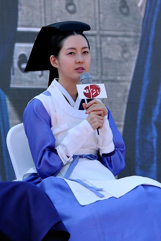 이요원(배우)
‘마의’ 이요원 “덕만과 강지녕 캐릭터, 시대와 상황부터 다르다”