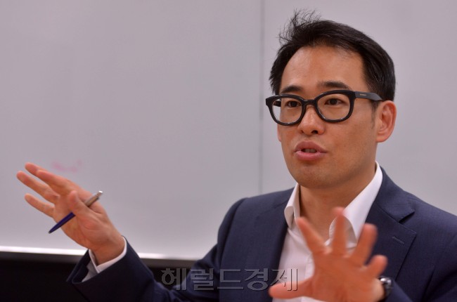 KT 신훈주 상무 인터뷰.<br />이상섭 기자. babtong@heraldcorp.com<br />2012.09.13
KT 신훈주 상무 인터뷰.
이상섭 기자. babtong@heraldcorp.com
2012.09.13
KT 신훈주 상무 인터뷰.
이상섭 기자. babtong@heraldcorp.com
2012.09.13
