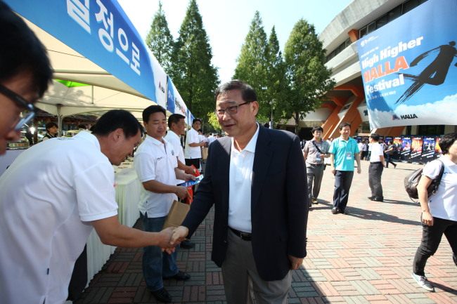 정몽원(기업인/한라건설 회장)
정몽원 한라 회장 “우량하고 튼튼한 세계적 기업이 목표”