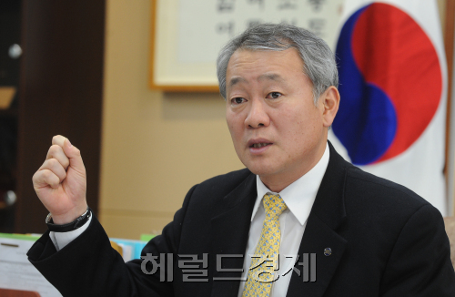 안양옥(교수)
안양옥 교총회장