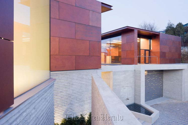 Exterior of Daeyang Gallery and House   Steven Holl Architects