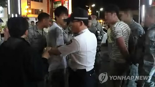 U.S. military police and Korean police officers are haggling at a commercial district near the U.S. military headquarter in Korea. (Yonhap News)