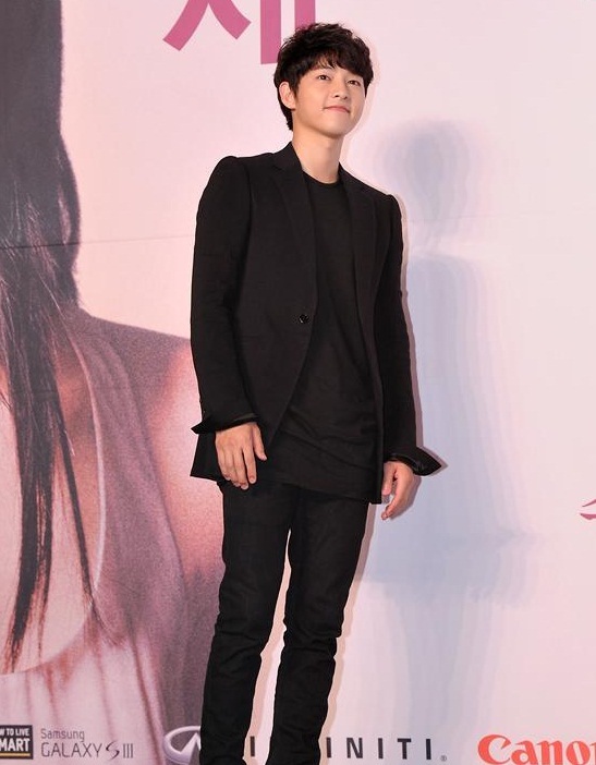 송중기(배우)
송중기 “박보영과 멜로..미안한 마음 든다”