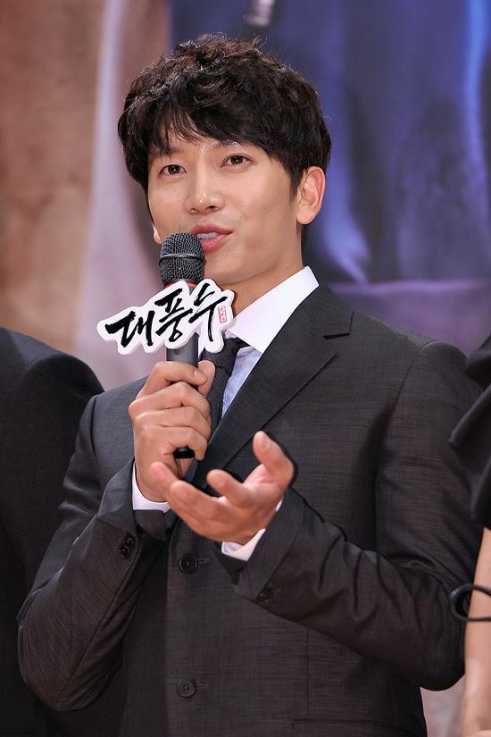 지성(곽태근/배우)
‘대풍수’ 지성, 시청률 강제 공약 “김소연 이윤지 ‘말춤’ 출 것”