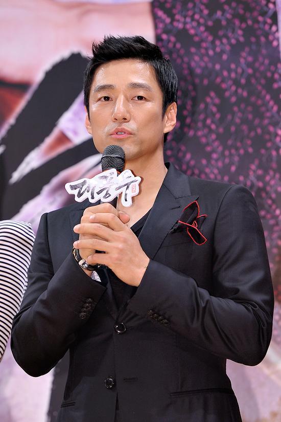지진희(배우)
‘대풍수’ 지진희 “주인공 아니라도 상관없이 하고 싶었다”