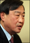 이희범(기업인/STX중공업회장/한국경영자총회회장)
이희범 한국경영자총협회장이 대선을 앞둔 정치권, 국감을 앞두고 기업인을 대거 증인으로 소환하는 국회 상임위에 대해 쓴소리를 던졌다.