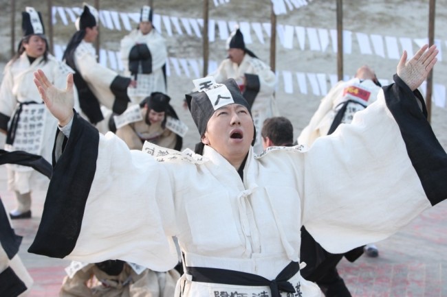 김수로(김상중/배우)‘도둑들’이 가고 ‘도사들‘이 자리를 깔았다…점술ㆍ관상ㆍ풍수 등 ‘초과학’ 다룬 영화, 드라마 제작 이어져