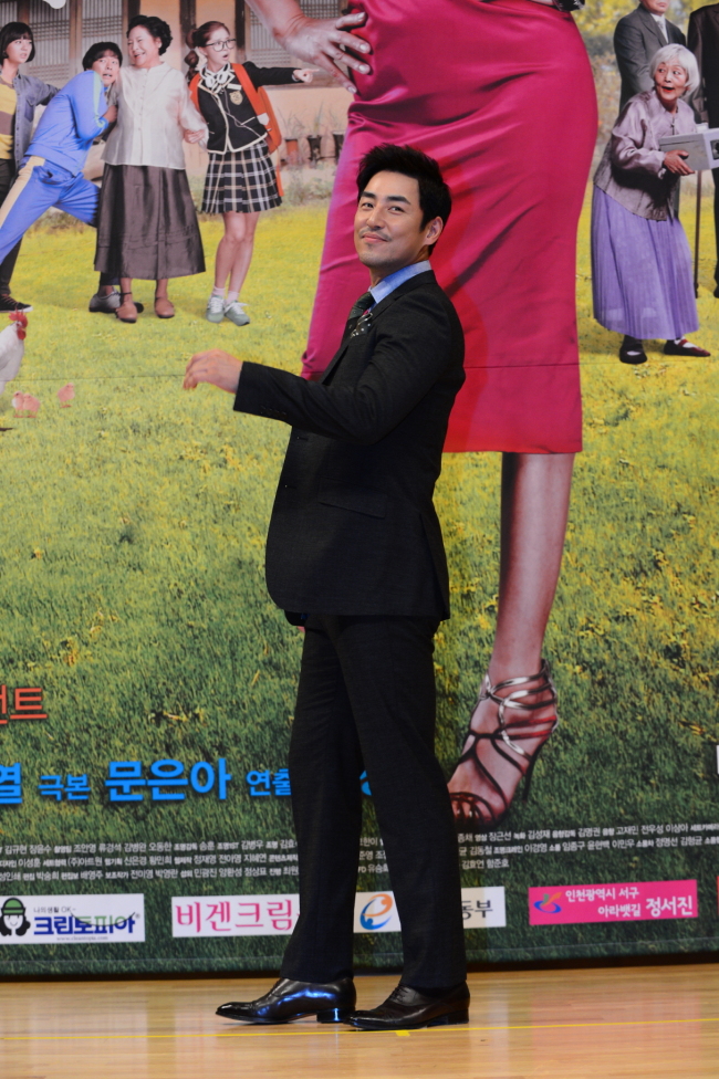 김성수(배우)
김성수 “‘내 사랑 나비부인’ 시청률 20% 넘으면 정장 입고 윤세아와 말춤 추겠다”
