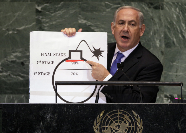 Israel’s Prime Minister Benjamin Netanyahu shows an illustration as he describes his concerns over Iran’s nuclear ambitions during his address to the 67th session of the United Nations General Assembly at U.N. headquarters in New York on Thursday.   AP-Yonhap News