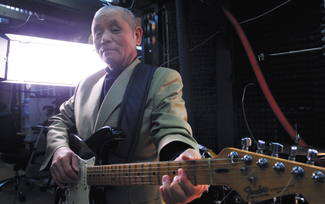 신중현(가수)
Legendary rock guitarist Shin Joong-hyun (Kim Myung-sub/The Korea Herald)