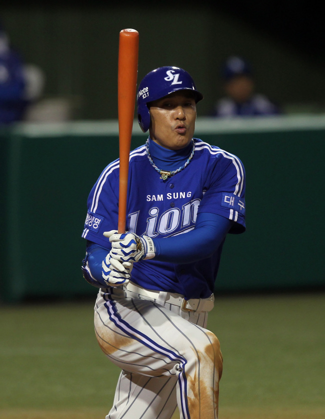 이승엽(야구선수/삼성라이온즈/내야수)
Samsung’s Lee Seung-yeop is batting .307 with 21 home runs and 85 RBIs.   Yonhap News