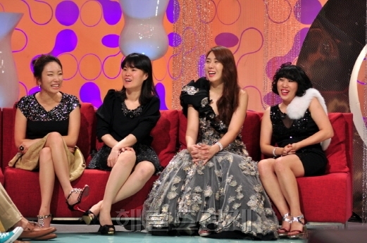 정경미(좌부터/개그우먼),박지선(개그우먼),허안나(개그우먼),김영희(개그우먼)
승승장구 박지선 “남자에게 이용당한 적 있다”