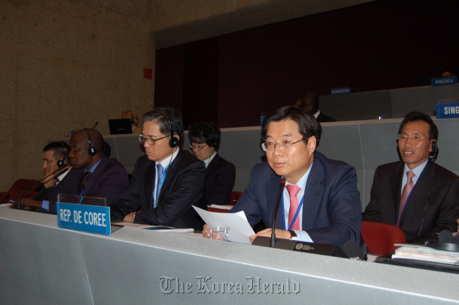 Korean Intellectual Property Office Commissioner Kim Ho-won (second from right) attends the 50th Series of Meetings of the Assemblies of the Member States of the World Intellectual Property Organization currently under way in Geneva, Switzerland.   KIPO