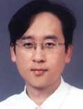 김홍채(기업인/트레이스부사장)
트레이스가 태블릿PC와 울트라북 등에 사용되는 중대형 터치스크린 모듈을 생산하는 자동화 라인을 갖추고 지난달부터 본격적인 제품 양산에 돌입했다. 트레이스는 기존 휴대폰 플레시 모듈 생산은 유지하되, 향후 중대형 터치스크린 모듈에 주력하는 업체로 탈바꿈한다는 목표다.