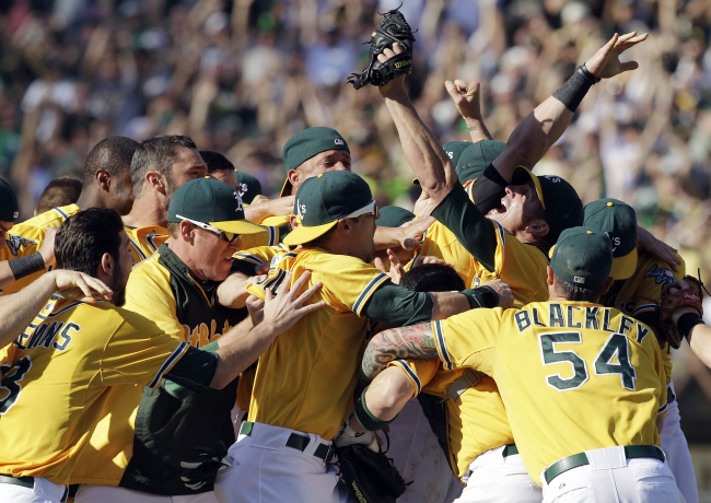 The Oakland Athletics celebrate their AL West title on Wednesday.   AP-Yonhap News