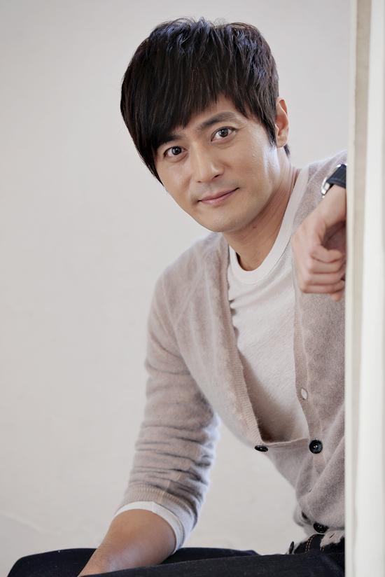 장동건(배우)
장동건 “sm행, 더 발전할 수 있도록...”