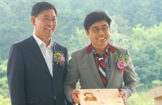 박호남(작가)
무궁화 문학상 대상 박호남 작가, “내 맘 속 ‘무궁화’는 경찰”