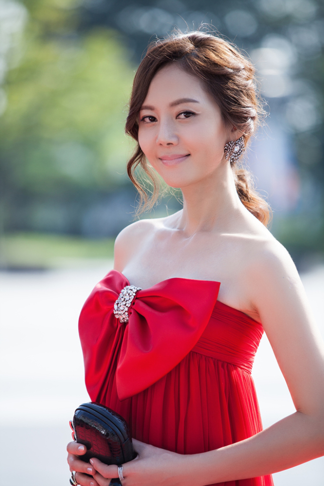 염정아(배우)
‘내 사랑 나비부인’ 염정아 “예능에 드라마에 영화에 바쁘다 바빠!”