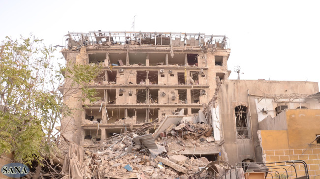 A handout photo shows destruction and huge damages caused by the three explosions that had rattled Saadallah al-Jabiri Square in the northern city of Aleppo, Syria, Wednesday.   Xinhua-Yonhap News